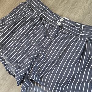 Anthropologie high-waisted striped pleated paperbag shorts Size M Grey stripe